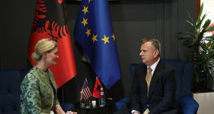 Balla takim me Nancy VanHorn: Shqipëri-SHBA, partneritet strategjik në nivel të shkëlqyer
