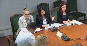 Administrata publike, Pirdeni përballë Xhafës dhe opozitës për llogaridhënien dhe korrupsionin 