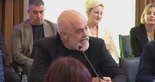 Qytetarët i kërkojnë dorëheqjen, Rama mbledh socialistët, sqarim për integrimin dhe Zvërnecin