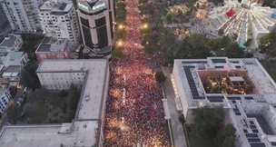21 ditë protestë për largimin e Ramës, mbushet bulevardi, rrethohet kryeministria