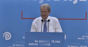 Qytetarët në shesh-Rama në Francë, Berisha këshillon Macron: Mos i beso, realiteti është tjetër