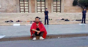  “Pyete veten nëse armiku yt jam unë, apo ata që të përdorën”, mesazhi i Ramës për protestuesin në shkallët e Kryeministrisë  