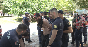 PD bojkoton seancën, Parlamenti rrethohet nga protestuesit, PS: Nuk intimidohemi