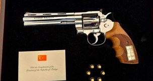 Revolveri i dhuruar nga Erdogan do të vendoset në muzeun e Kryeministrisë