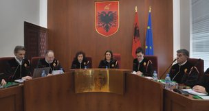 Tensione mes njerëzve të drejtësisë, Kushtetuesja ‘flakë për flakë’ me Avokaturën e Shtetit