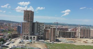 Zgjatet koha e shitjeve, vijon shtrenjtimi i apartamenteve, bregdeti bëhet 