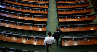 Një miliard euro për Kosovën po presin një “po” nga deputetët