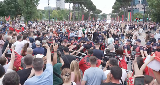  Dita e katërt të protestave para Kryeministrisë, përplasja e parë mes protestuesve dhe policisë