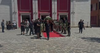 I jepet lamtumira gazetarit Enrik Mehmeti, në homazhe edhe kryeministri Rama 