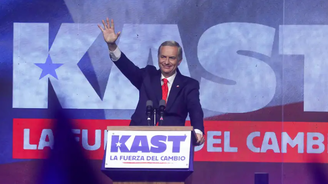 Kili zhvendoset djathtas, Kast fiton zgjedhjet presidenciale