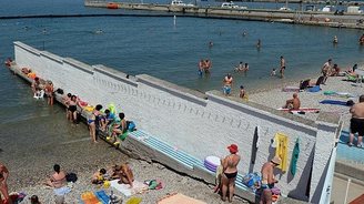 “Burrat veç, gratë veç”, sherr në plazhin e vetëm të ndarë sipas gjinisë në Europë