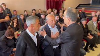 “Gjejini rrënjët krimit se po na vrisni”, familjarët e efektivit të rënë në krye të detyrës i kërkojnë llogari Begajt