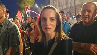 Neomalësorja në protestë para Kryeministrisë, ja komenti i saj për gazetarët