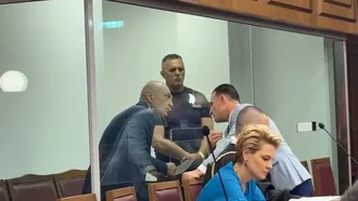 “Boll se nuk duroj më! Mos u merr me llafe grash”, sherr mes Kryemadhit dhe Metës në gjykatë