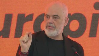Rama ndan shkrimin: Ekonomia jonë e turizmit u godit pabesisht nga terrori digjital në kulmin e sezonit