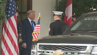  “Pabarazi për makinat, bulmetin dhe alkoolin”, “dhurata” e hidhur e Trump për Kanadanë, 50 % tarifa tregtare