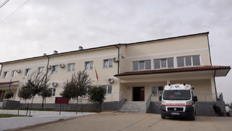 Ngjarje e rëndë në Belsh, gruaja humb jetën pasi kafshohet nga qeni i fqinjëve