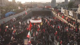 “SHBA vrau babain tonë”, mijëra iranianë marshojnë në rrugët e Teheranit