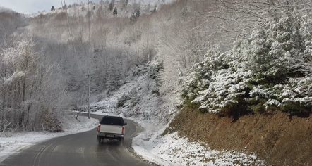 Juglindja zbardhet nga bora, shirat shkaktojnë shembje masive në Qukës–Qafë Plloçë