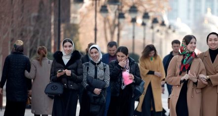 Kufizimet e reja për veshjen synojnë kontrollin ndaj grave në Çeçeni