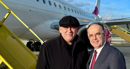 Ambasadori në Austri takon presidentin te shkallët e avionit: Folëm për avancimin në BE