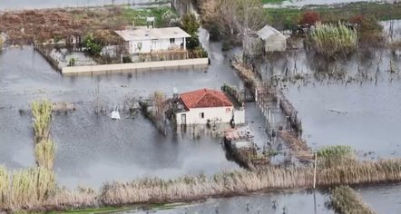Paradoksi! Zjarret dhe përmbytjet shtohen, qeveria ul buxhetin për Emergjencat Civile 