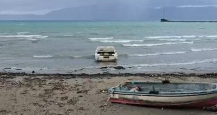Dallgët deri në 1.5 metra në Vlorë, pezullohet lundrimi për 24 orë 