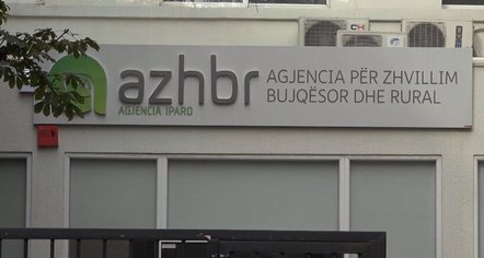 AZHBR: Fushatë e koordinuar sulmesh ndaj institucionit, ja përgjigja 