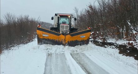 Ngrica në aksin Vithkuq-Panarit, Bashkia Korçë në terren për pastrimin e borës