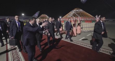 Qen, kuaj e shqiponja për Putin, Presidenti rus merr pjesë na Samitin e Aleancës Ushtarake