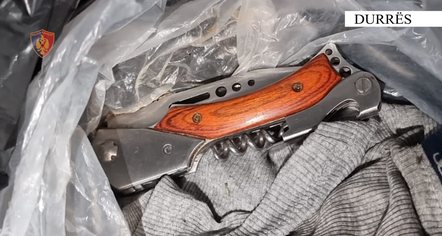 Plagosi rëndë me thikë 15-vjeçarin në Durrës, arrestohet i mituri