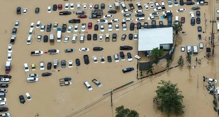 Reshjet më të mëdha në 300 vjet, me dhjetëra të vdekur, 2 milionë të izoluar nga përmbytjet në Azi