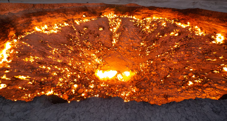Mbyllja e 'Portës së Ferrit': Flakët në kraterin në Turkmenistan po shuhen
