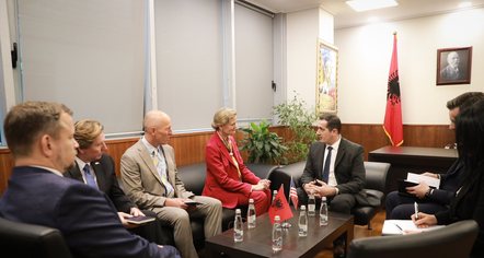 “Të bashkuar në luftën kundër krimit”, e Ngarkuara me Punë e ambasadës amerikane takon kreun e SPAK dhe BKH 