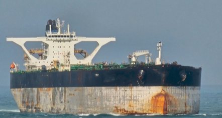 Bllokimi i anijes me flamurin rus, ekspertët: SHBA rrezikon përshkallëzimin me Moskën