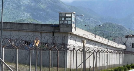 Dhunë në burgun e Reçit, dy të dënuar përfundojnë në spital