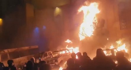 “Vdekje diktatorit, rroftë Shahu!” Përhapen protestat në Iran, autoritetet ndërpresin internetin