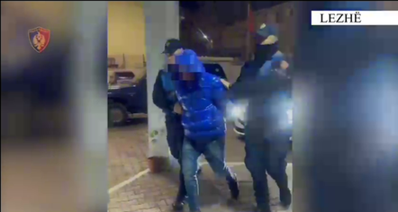 Hodhi çantën me armë dhe tentoi të largohej me vrap sapo pa policinë, arrestohet 37-vjeçari