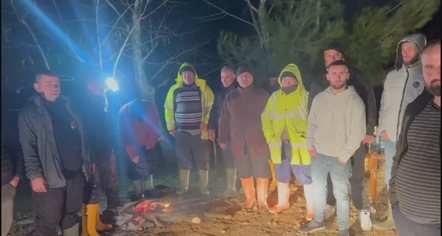 4 ditë në ujë nga çarja e argjinaturës, banorët e fshatit Miliska në Thumanë apelojnë për ndihmë