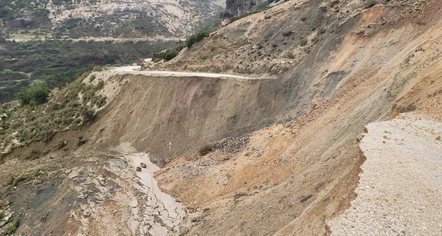Situatë alarmante në fshatin Bashaj të Selenicës, rrëshqitjet e dheut izolojnë banorët
