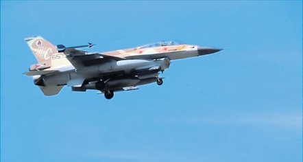 Ushtria izraelite hap zjarr gabimisht ndaj avionit civil