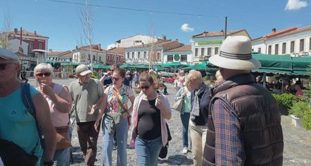 Nis turizmi në Korçë, francezët vizitojnë “Parisin e vogël”: Jemi të mahnitur
