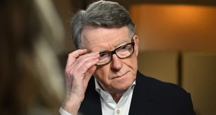 Publikohen dosjet sekrete për Mandelson: Çfarë dinte qeveria për lidhjet e tij me Epstein?