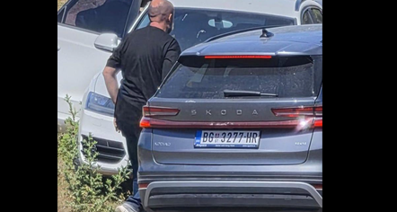  Balla publikon foton: Makinat me targa serbe pse duhet të jenë në protestë?!