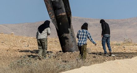 Irani ndalon sulmet ndaj Izraelit, por lëshon paralajmërim për Libanin