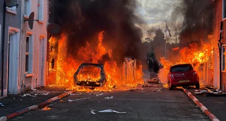 Azilkërkuesi nga Sudani donte t’i priste kokën një irlandezi, shpërthejnë protestat në Belfast dhe qytete të tjera të Mbretërisë së Bashkuar