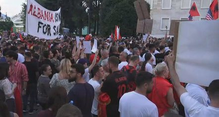 Gazetarja: Socialistët, kontroll rrjeteve sociale të atyre që kanë shpërndarë protestën