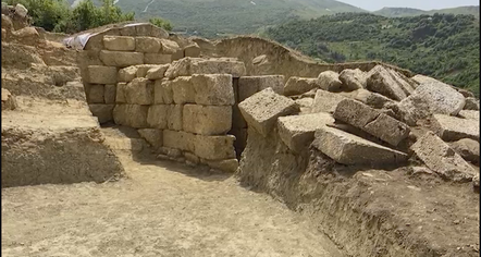Zbulime të reja në Vlorë, gërmimet arkeologjike në qytetin antik të Amantias