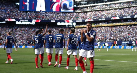 Francë me dy fytyra, Mbappe shkëlqen me dopietë, “Gjelat” mposhtin Senegalin