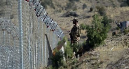 Pakistani nis sulme vdekjeprurëse përgjatë kufirit afgan